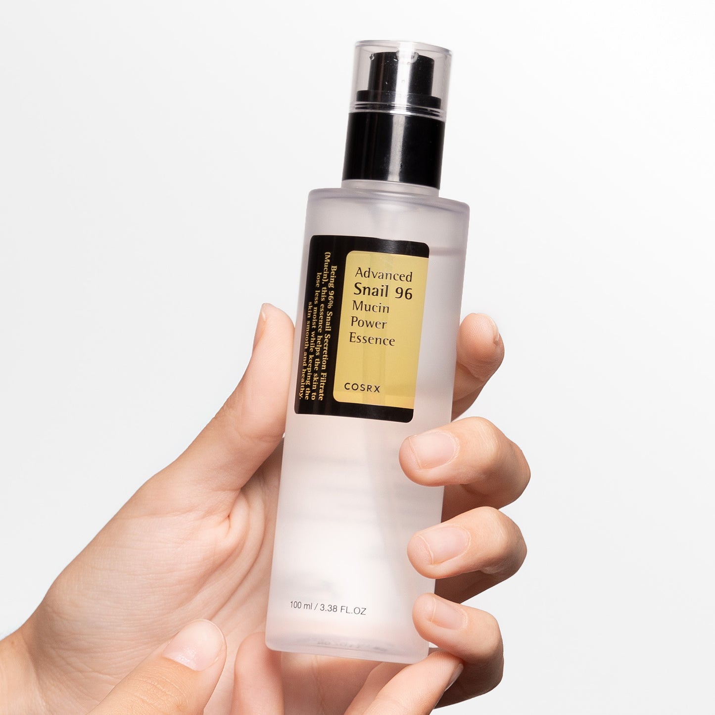 cosrx advanced snail 96 mucin power essence aplicacion en mano