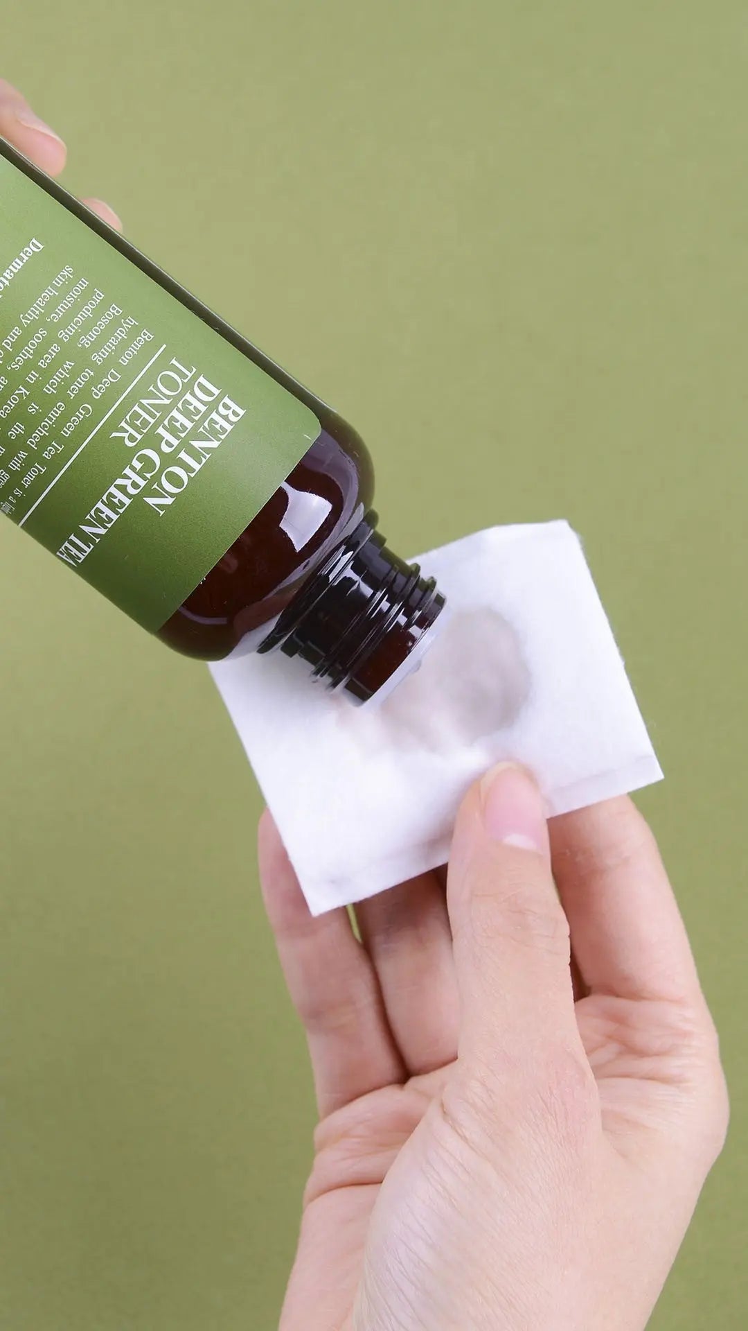 benton deep green tea toner aplicacion tonico facial piel grasa sensible