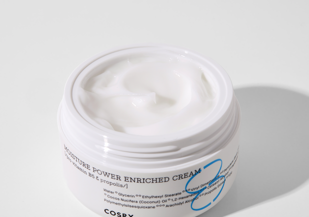 cosrx moisture power enriched cream tarro abierto textura cremosa