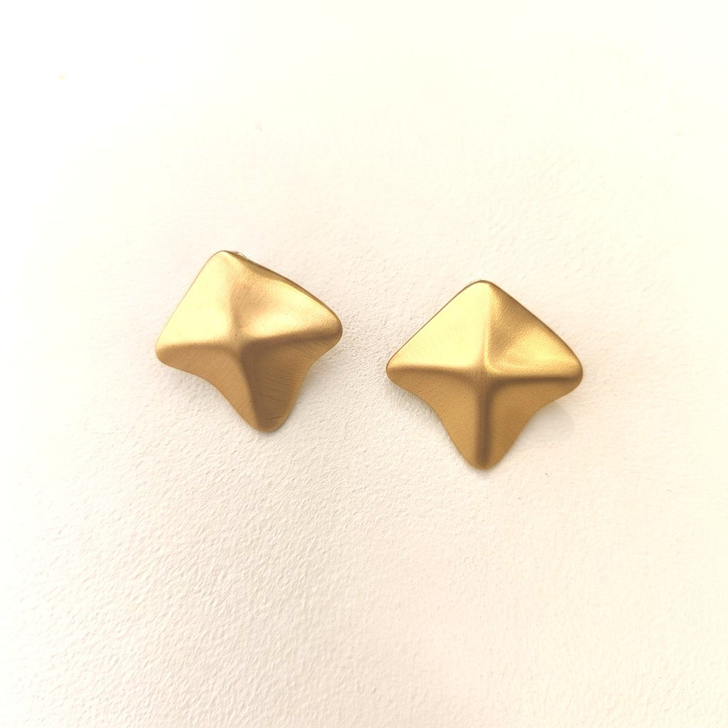 pendientes dorado mate treintaytantos mood showroom pendientes modernos ligeros