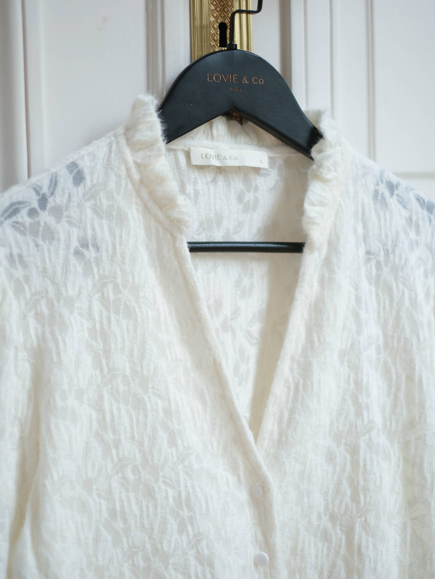 top blanco de encaje devoré lovie & co en showroom treinta&tantos oviedo