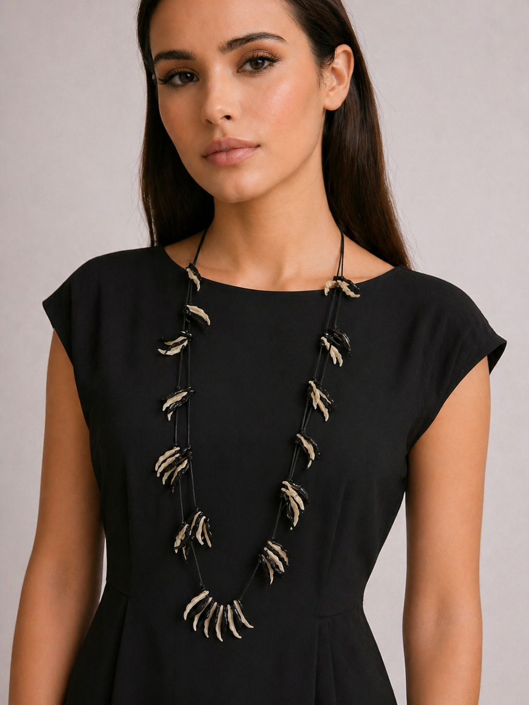 COLLAR LARGO DOBLE HOJAS RESINA MULTICOLOR - HAZZÉ