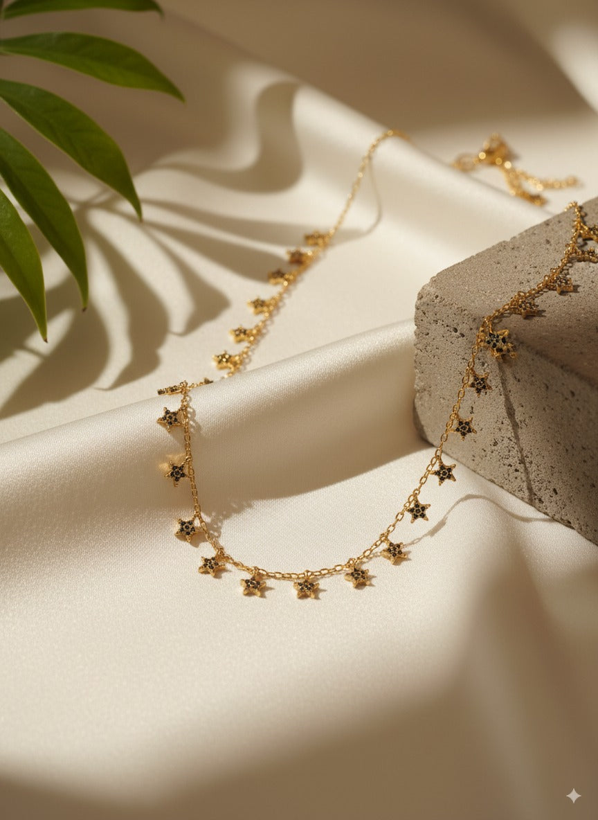collar estrellas doradas circonitas negras treintaytantos mood showroom joyas elegantes