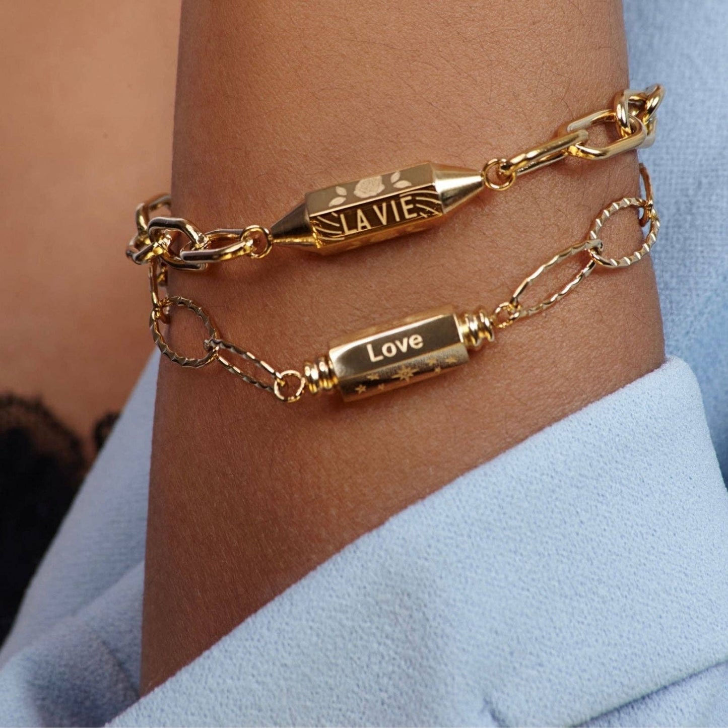 PULSERA DE ESLABONES DORADA CON SIGILO GRABADO – PIAF
