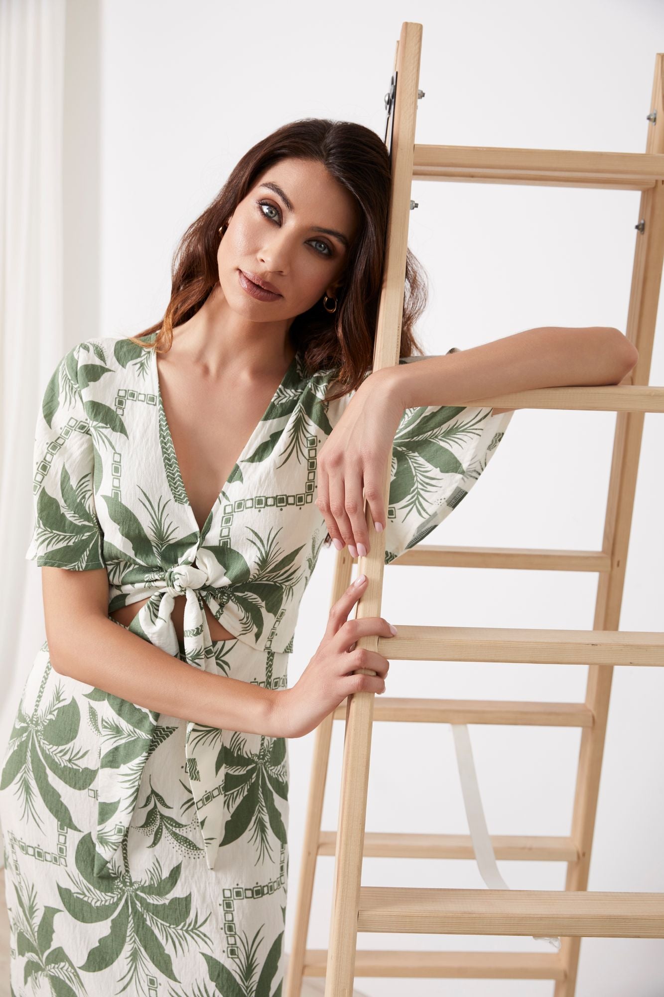 VESTIDO LARGO VERDE ESTAMPADO PALMERAS FLUIDO – VANI – LYLU