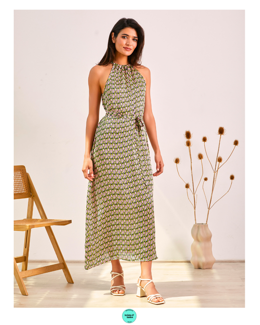 Vestido largo halter FAWM de LYLU: ligero, favorecedor y perfecto para verano