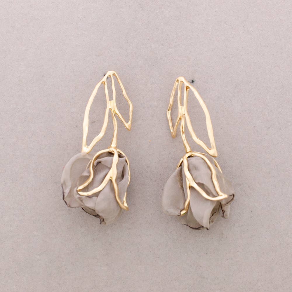 PENDIENTES TULIA – ACERO DORADO Y PÉTALO TEXTIL