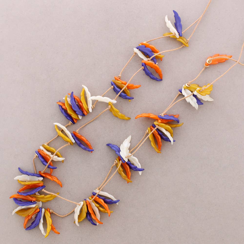 COLLAR LARGO DOBLE HOJAS RESINA MULTICOLOR - HAZZÉ