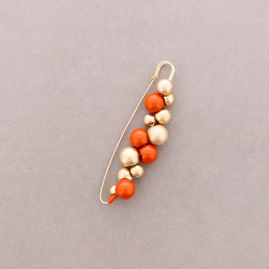 BROCHE ALFILER CUENTAS METAL Y RESINA – AURIA