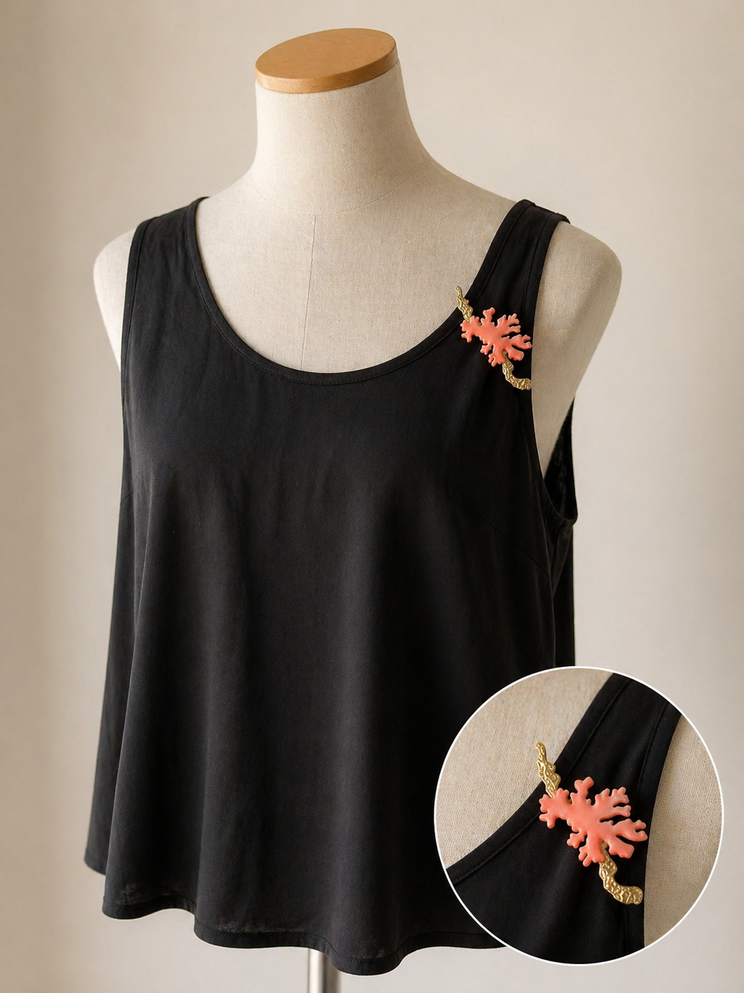 BROCHE CORAL ESMALTADO EN ACERO – CORALIA