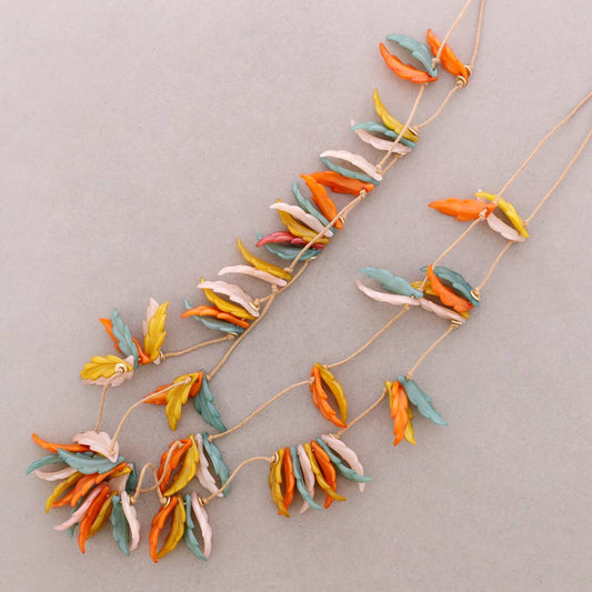 COLLAR LARGO DOBLE HOJAS RESINA MULTICOLOR - HAZZÉ