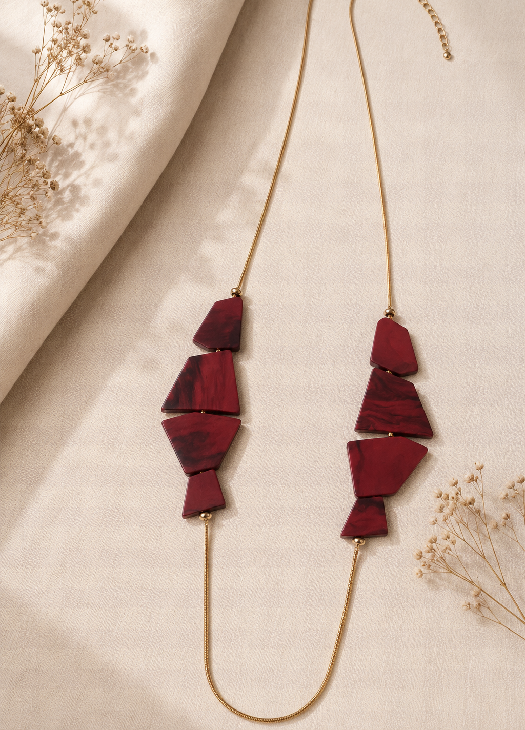 COLLAR LARGO BURDEOS EFECTO MÁRMOL – GARNET