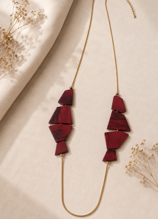 COLLAR LARGO BURDEOS EFECTO MÁRMOL – GARNET