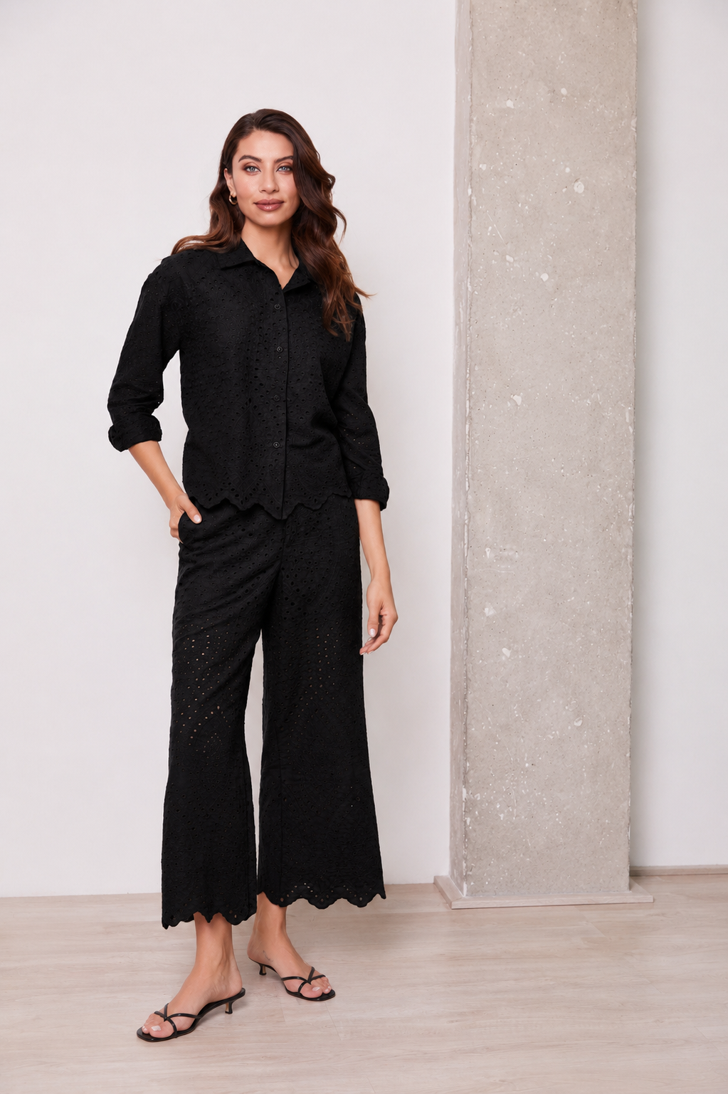 PANTALÓN TOBILLERO BORDADO INGLÉS NEGRO DROP – LYLU