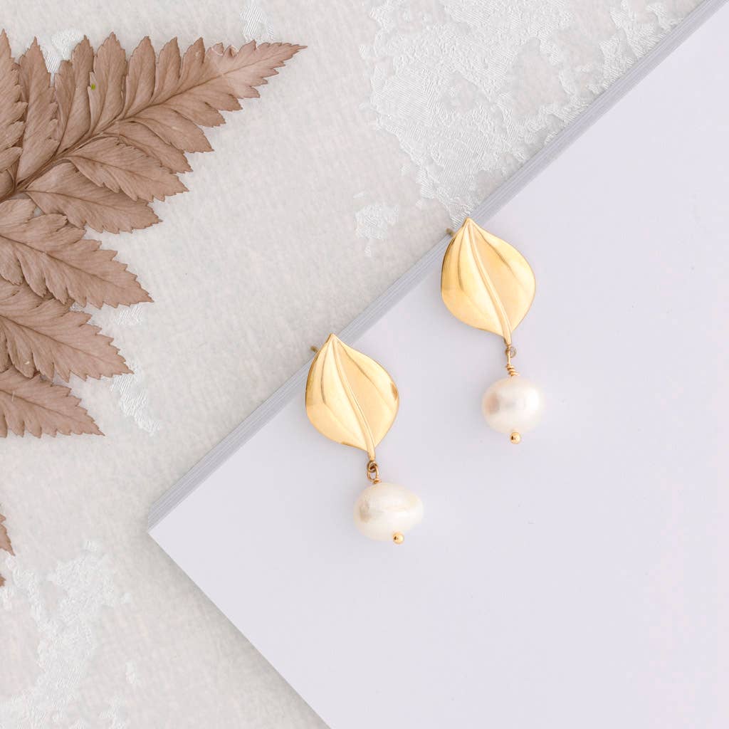 pendientes lia ,perla ,acero dorado