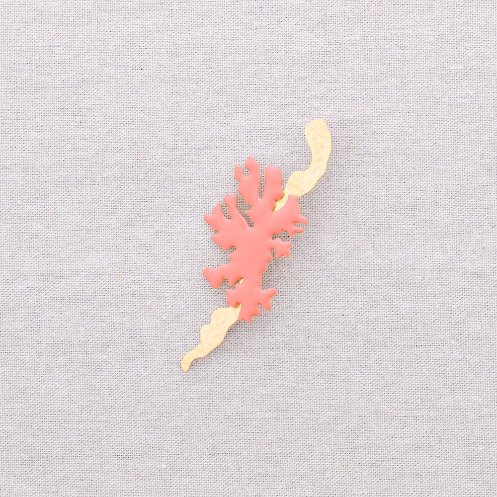 BROCHE CORAL ESMALTADO EN ACERO – CORALIA