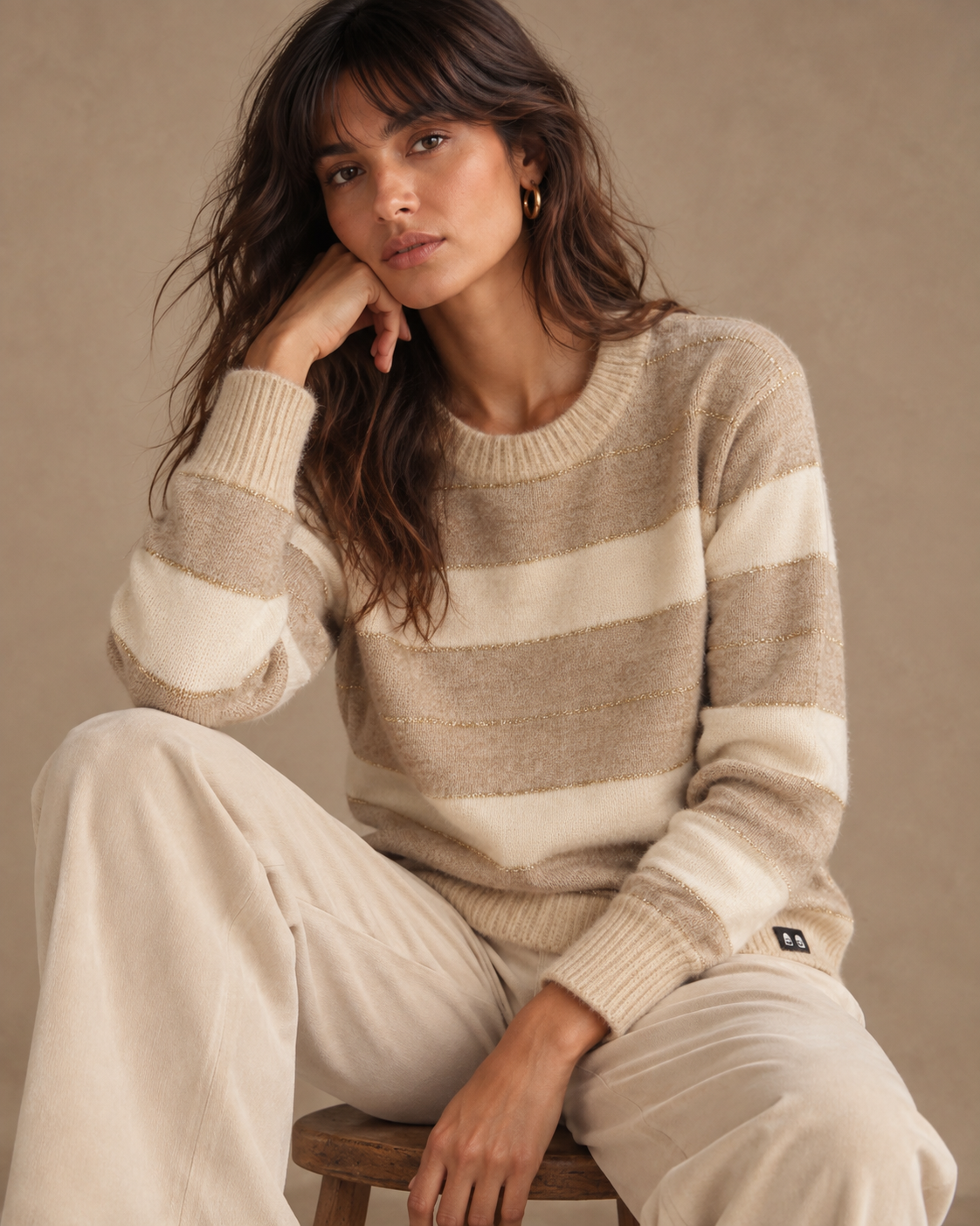 Jersey Eibar de rayas beige y crudo LYLU, look con pantalón crudo