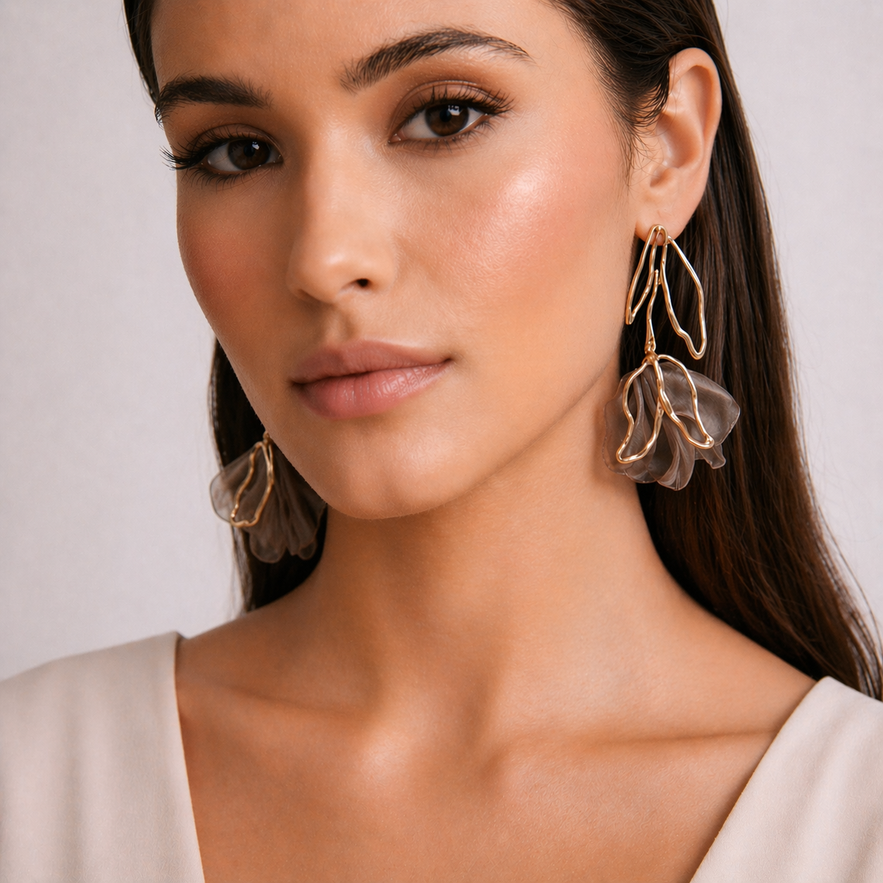 PENDIENTES TULIA – ACERO DORADO Y PÉTALO TEXTIL