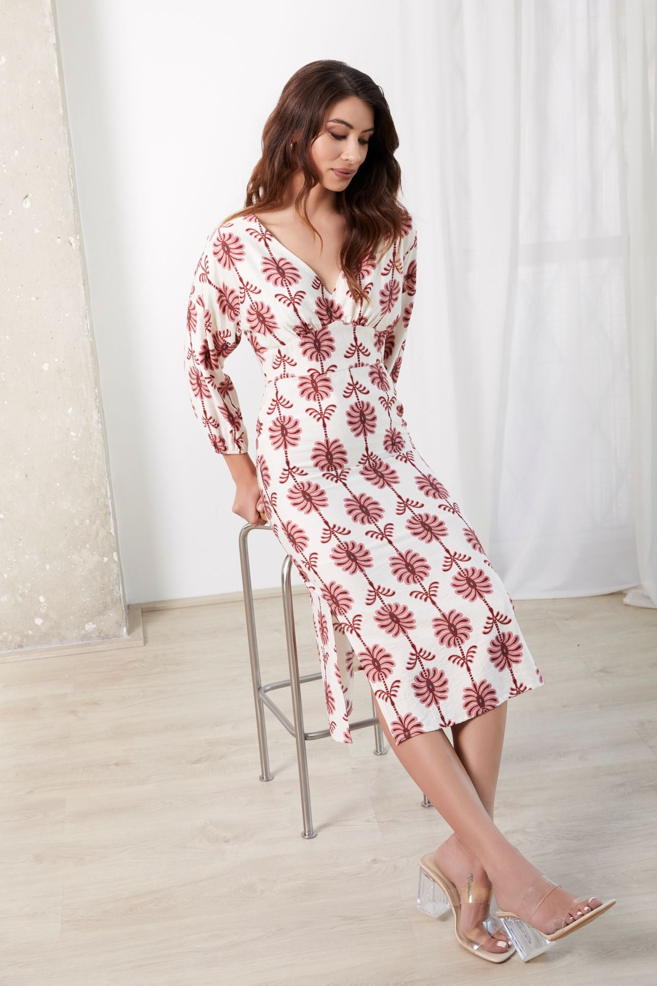 VESTIDO MIDI ESTAMPADO CON ABERTURAS KEMI – LYLU