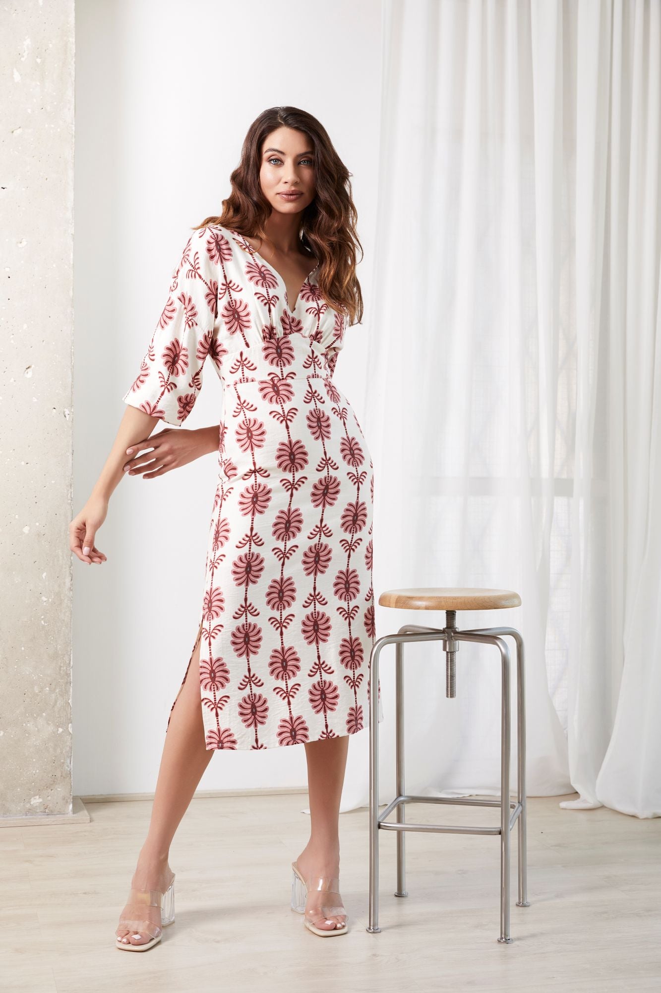 VESTIDO MIDI ESTAMPADO CON ABERTURAS KEMI – LYLU