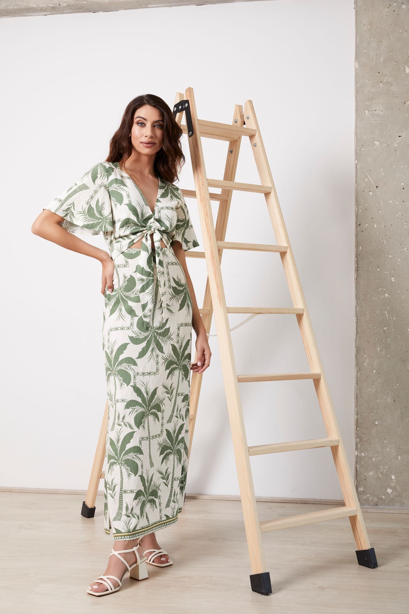 VESTIDO LARGO VERDE ESTAMPADO PALMERAS FLUIDO – VANI – LYLU